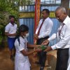 මස්කෙළිය සමන්එලිය විද්‍යාලයේ දරුවන්ට පාසල් උපකරණ සහ වියලි ආහාර ද්‍රව්‍ය බෙදා දෙයි